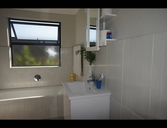 5 BEDROOM HOUSE TO LET IN PALM LAKES ESTATE